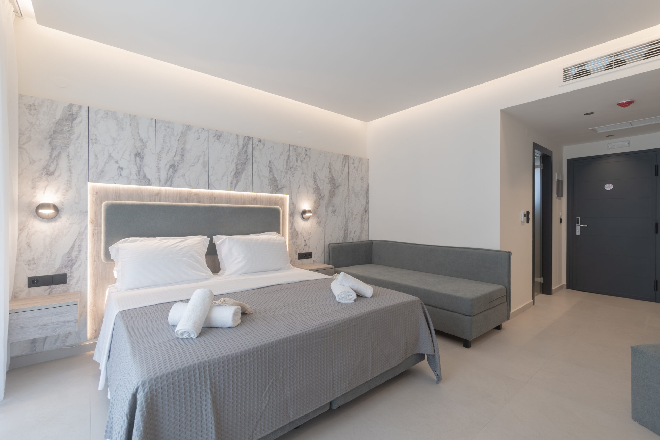 Tiara Holidays - Alora Luxury Suites - Suite with Jacuzzi & Poolside terrace soba